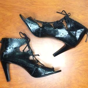 👠DB Chloe Lasercut Lace Up Heels 👠